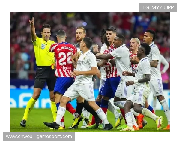 塞瓦略斯遭暴力犯规后远射中柱，皇马众将冲突领黄牌